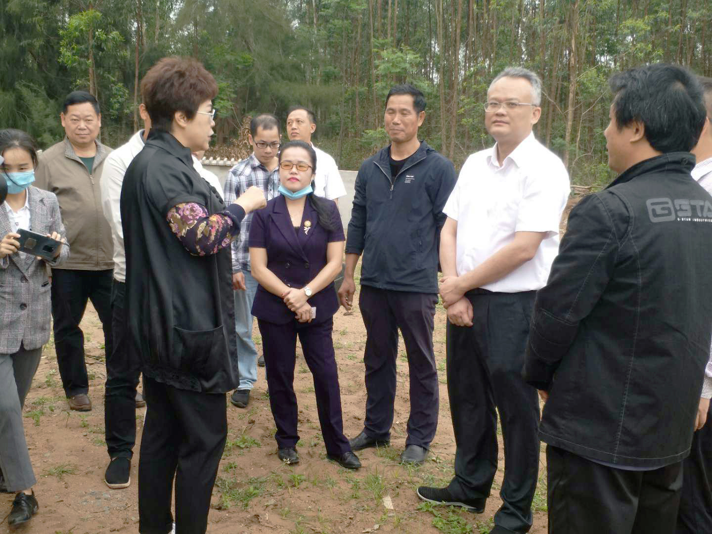 臨高縣委書記視察我公司 (9).jpg